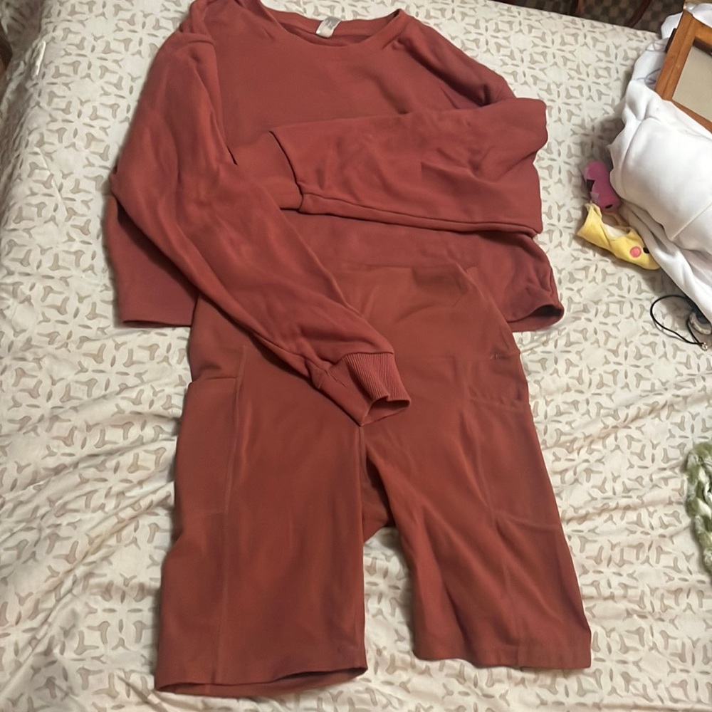 Cute cropper sweatshirt and biker shorts set